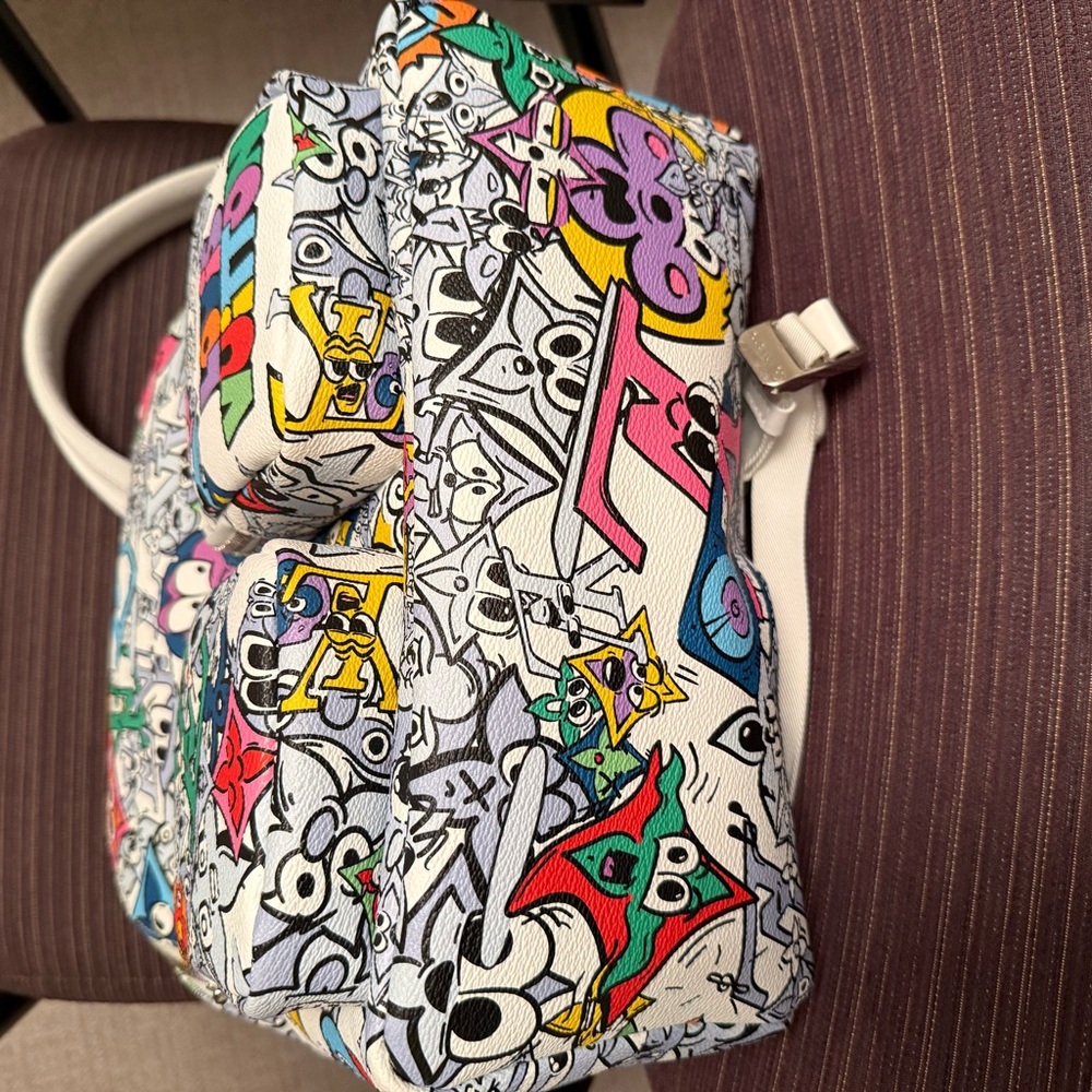 Louis Vuitton Comic Backpack - Picture 7 of 9